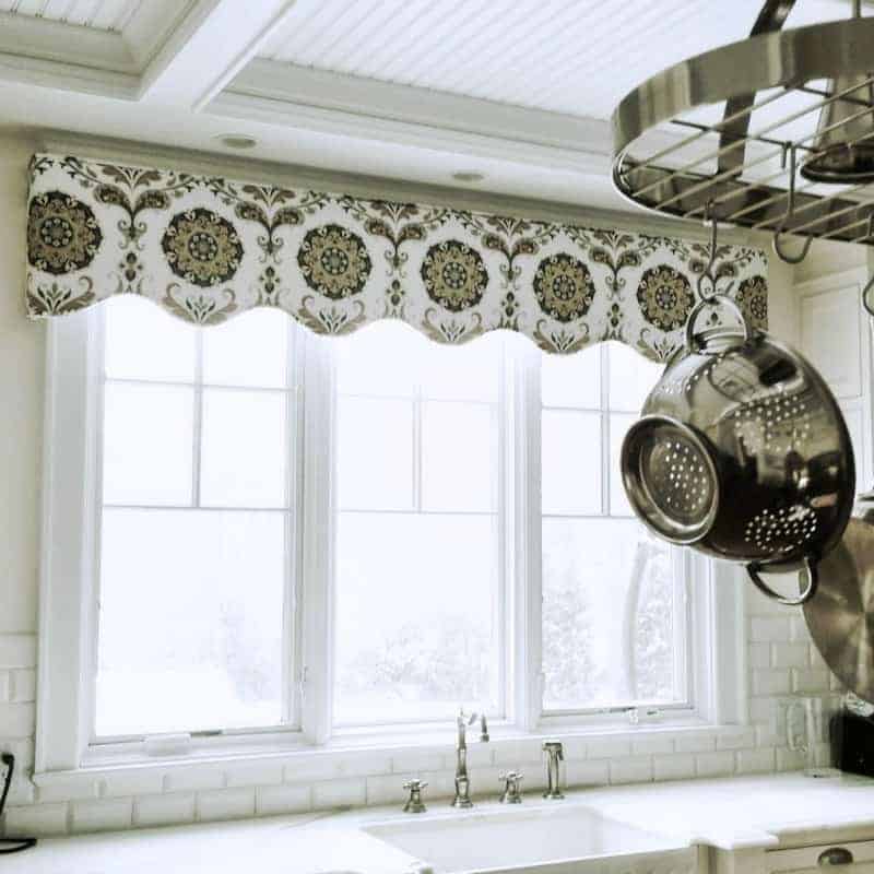KimLuikert-KitchenWindowDecor.jpg cornice
